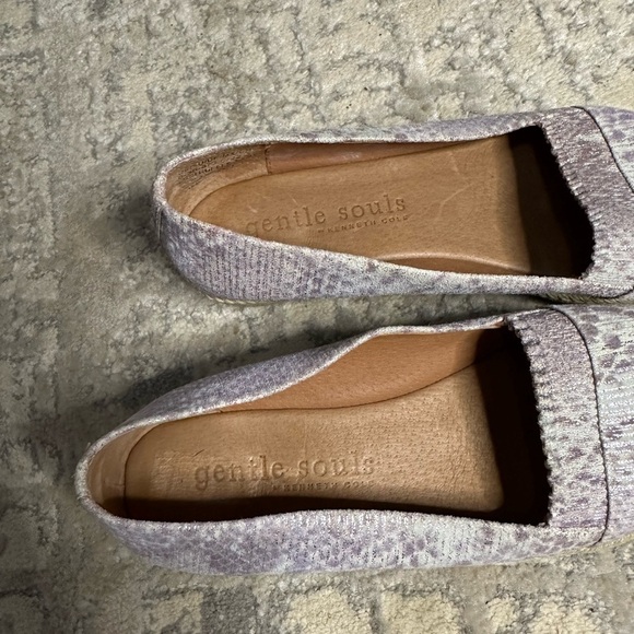 Gentle Souls by Kenneth Cole Women's Luci Ruffle A-line Peep Toe Wedge Sandals - Picture 6 of 11